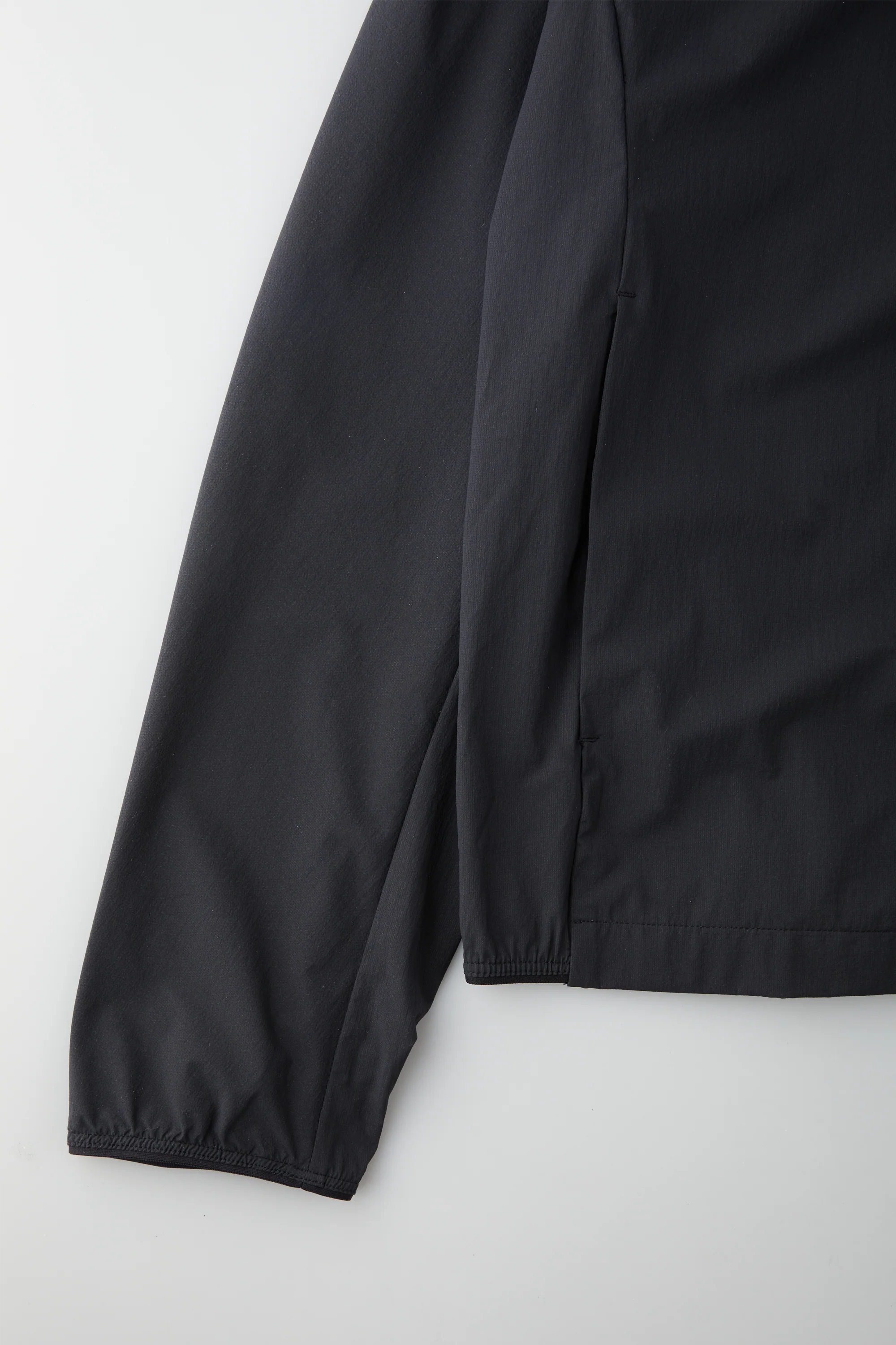 SYNA x PAF LIGHTWEIGHT RUNNER JACKET - Image 3